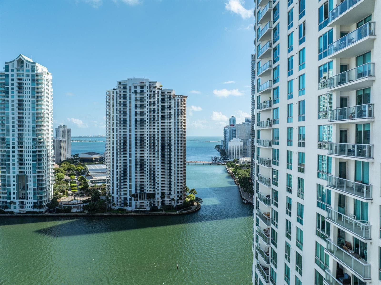 42-web-or-mls-300 S Biscayne Blvd Unit l