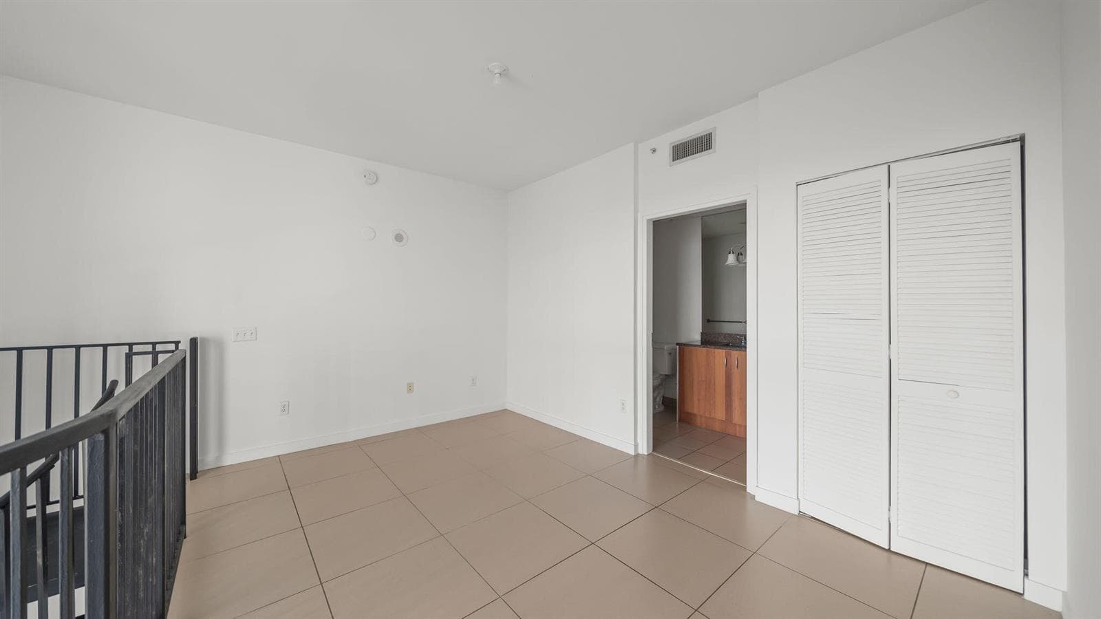 20-web-or-mls-300 S Biscayne Blvd Unit l