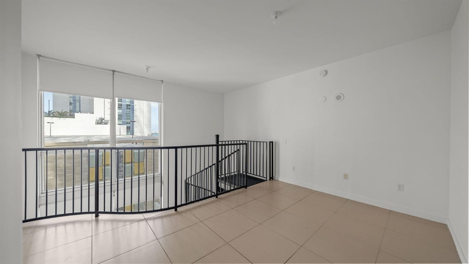 18-web-or-mls-300 S Biscayne Blvd Unit l