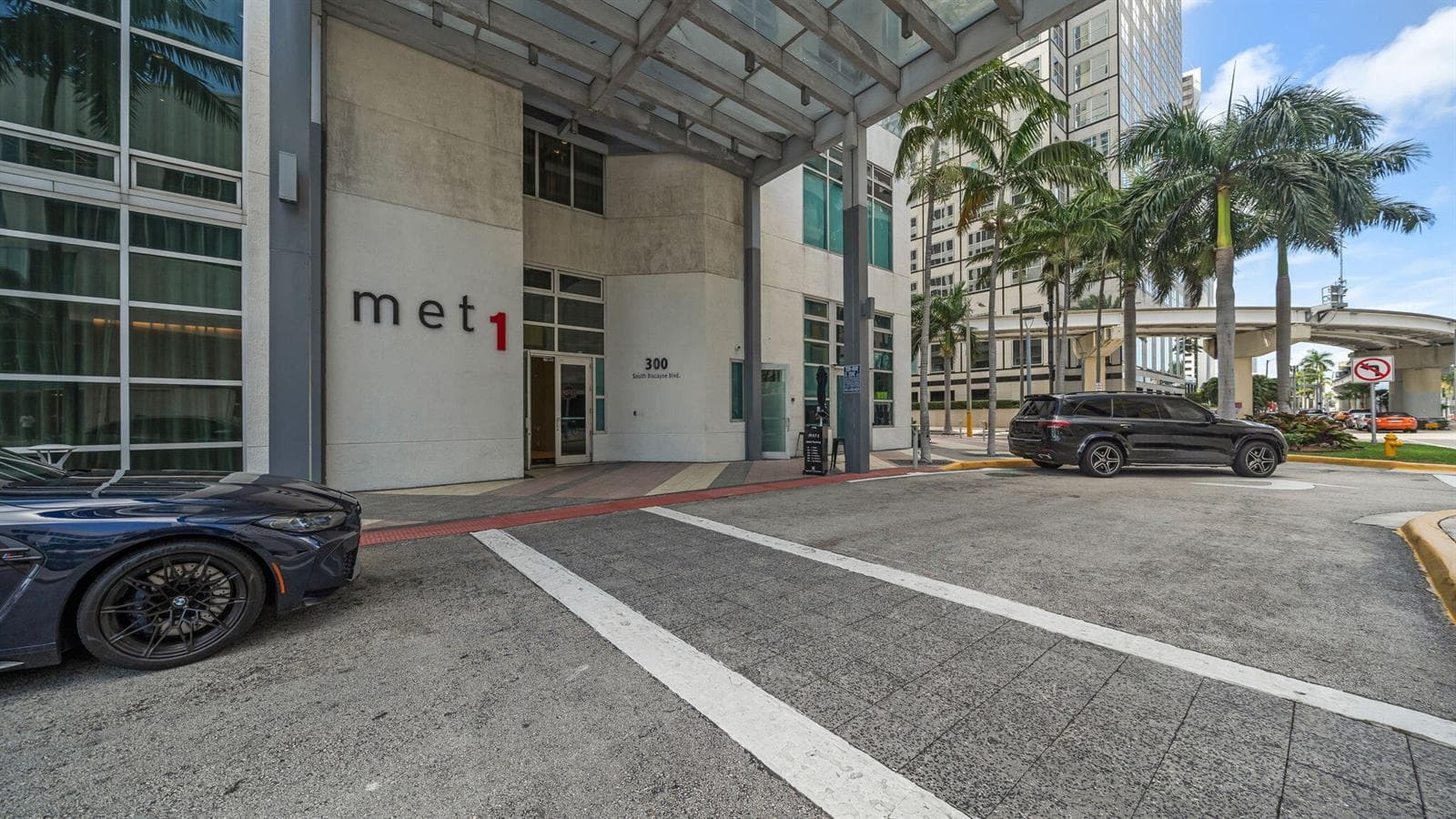 1-web-or-mls-300 S Biscayne Blvd Unit l8