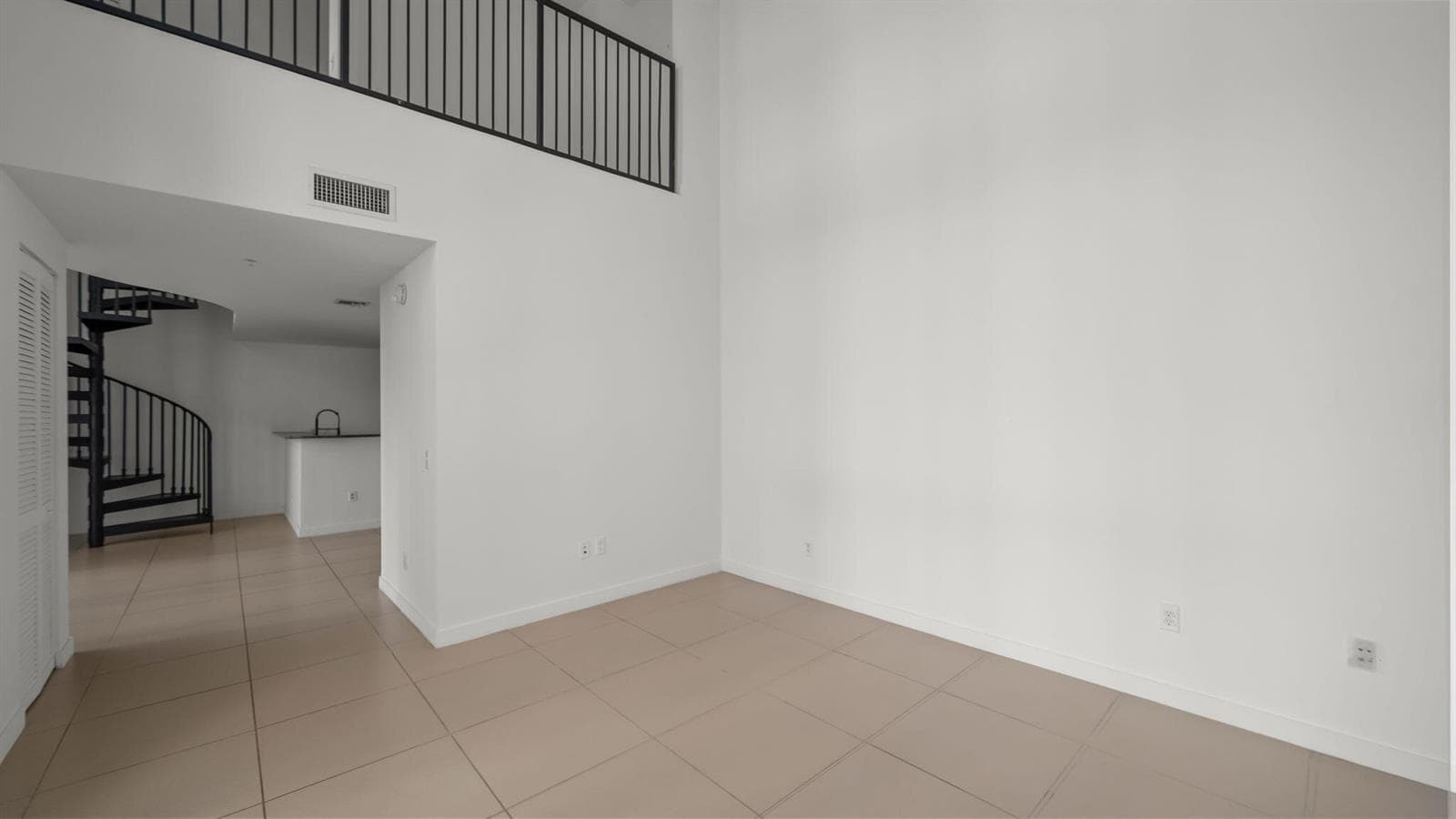 15-web-or-mls-300 S Biscayne Blvd Unit l