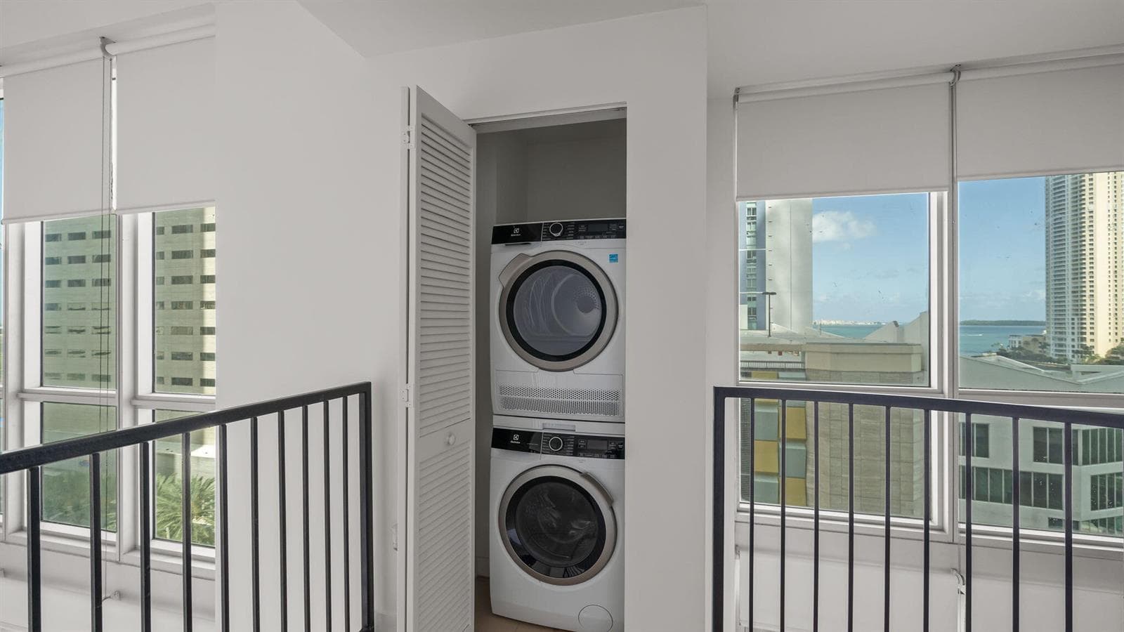 27-web-or-mls-300 S Biscayne Blvd Unit l