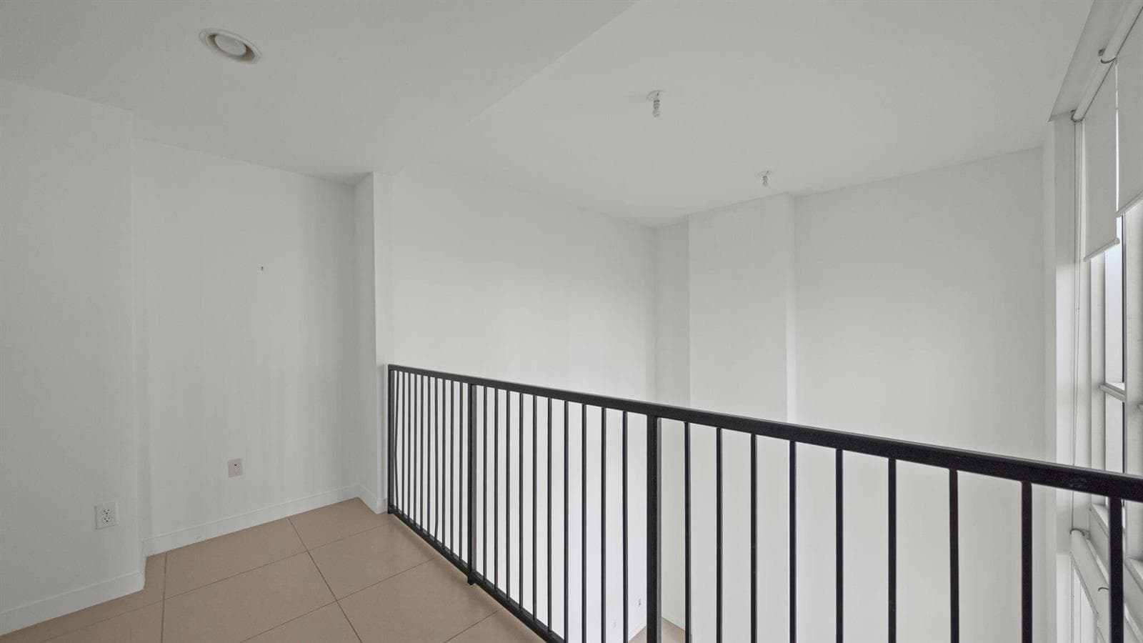 23-web-or-mls-300 S Biscayne Blvd Unit l