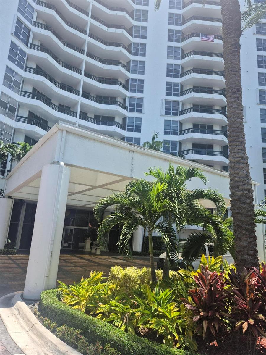 1000173571