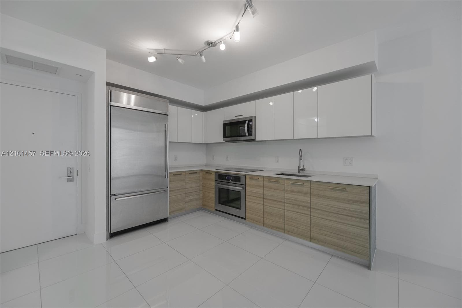 Brickell House · #1203 in Miami - Photo 8