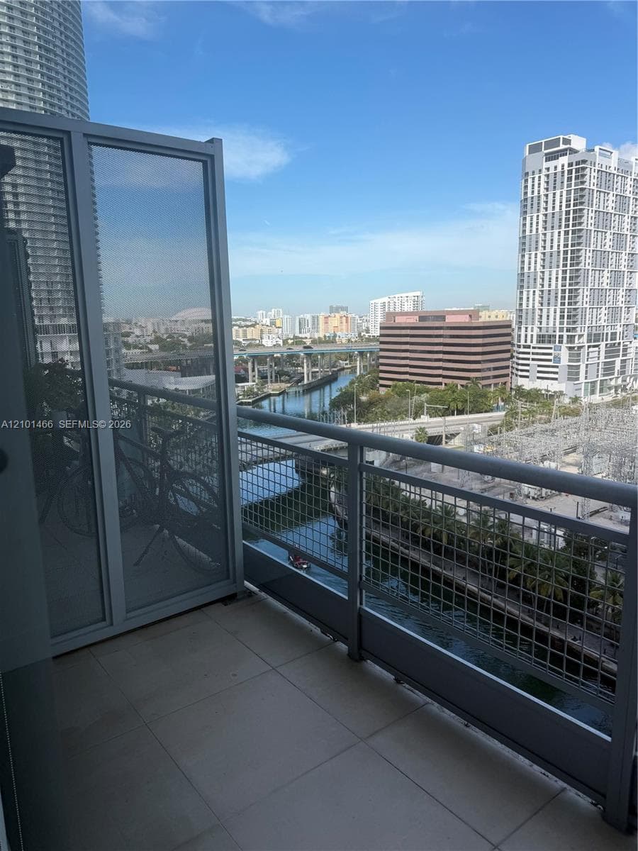 NEO VERTIKA CONDO · #1703 in Miami - Photo 2