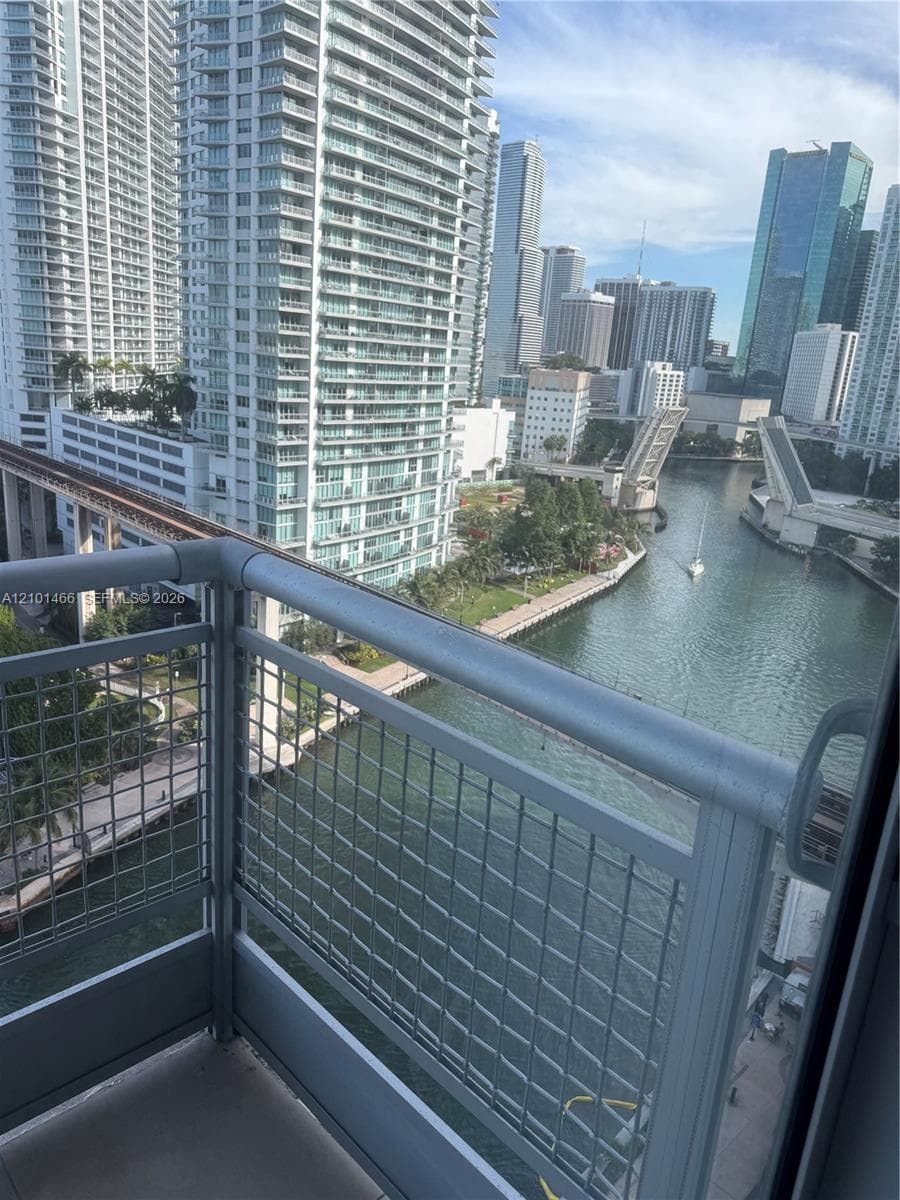 NEO VERTIKA CONDO · #1703 in Miami - Photo 10
