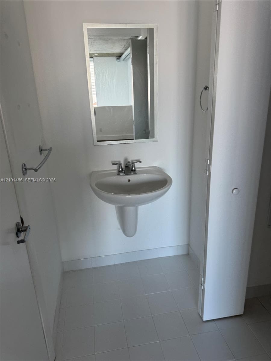 NEO VERTIKA CONDO · #1703 in Miami - Photo 15