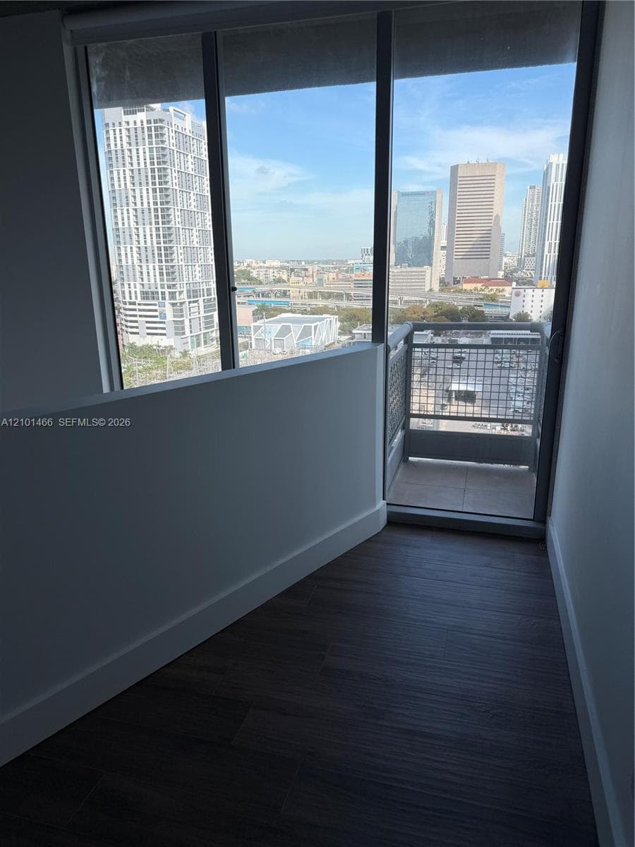 NEO VERTIKA CONDO · #1703 in Miami - Photo 8