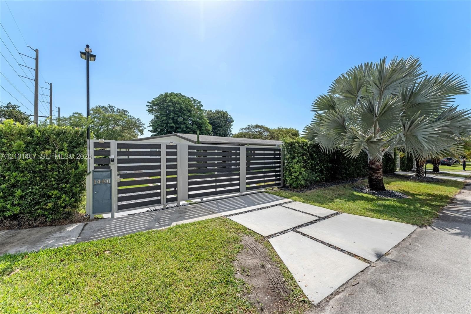 14401 SW 79th Ave photo 1