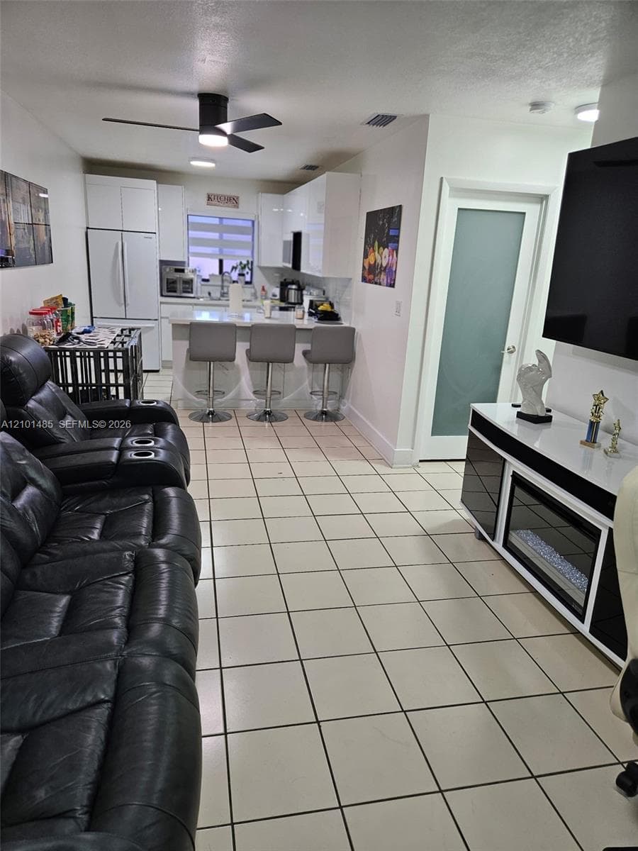 BELLA VILLAS LAS PALMAS · #19 in Hialeah - Photo 3
