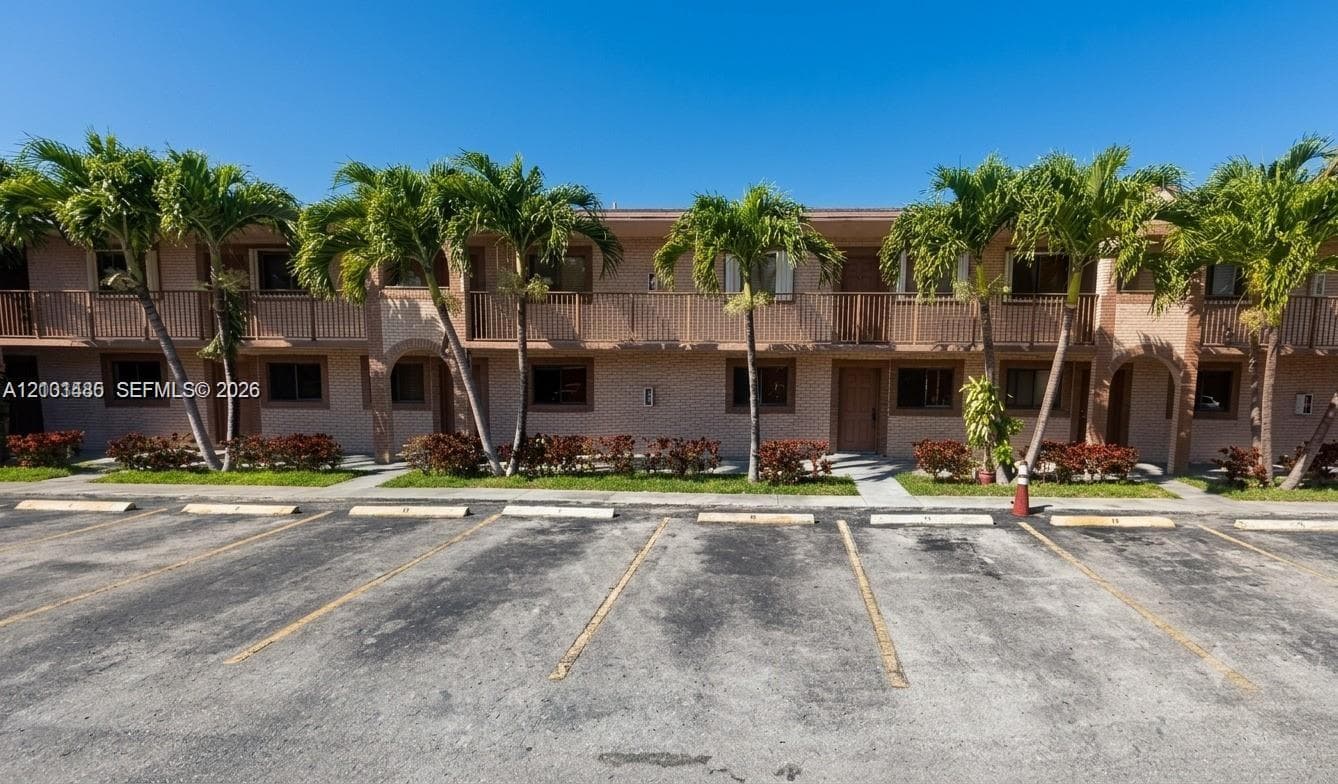 BELLA VILLAS LAS PALMAS · #19 in Hialeah - Photo 10