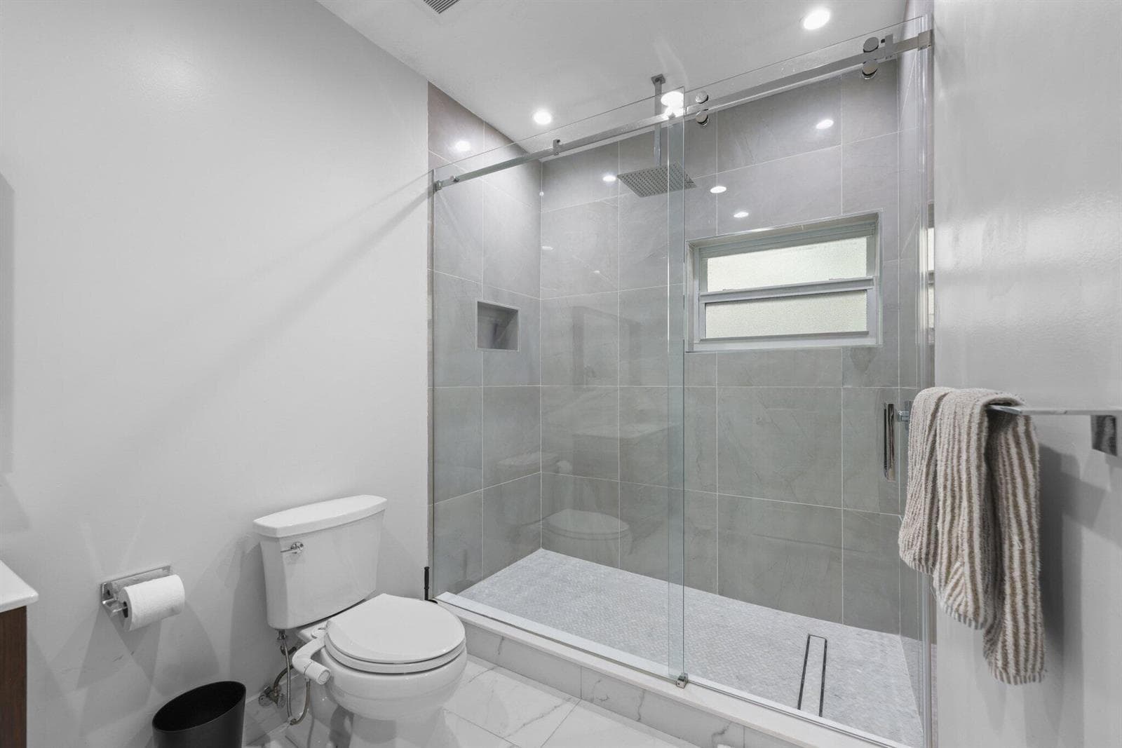 Guest Bathroom 2