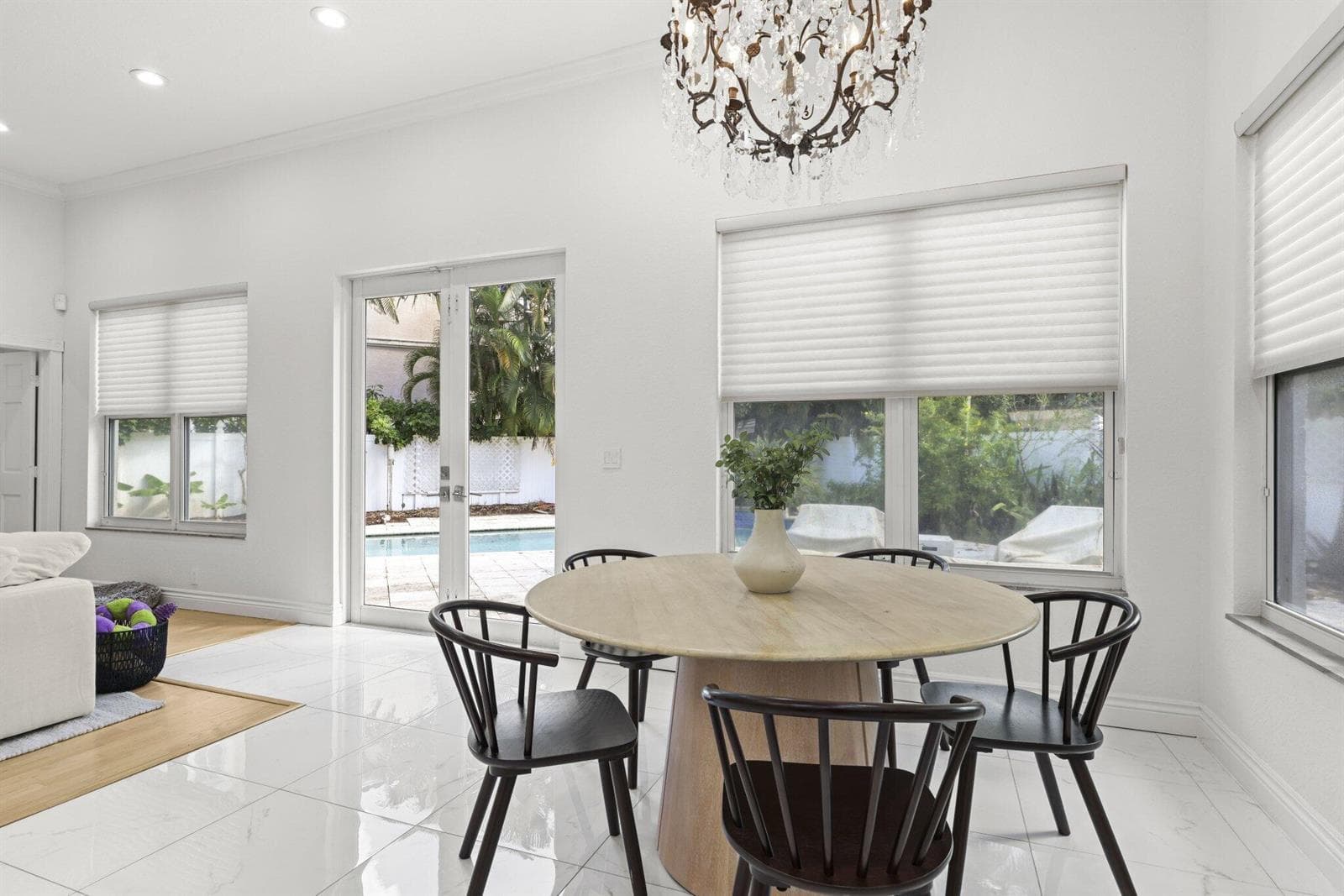 Breakfast/Dining Area