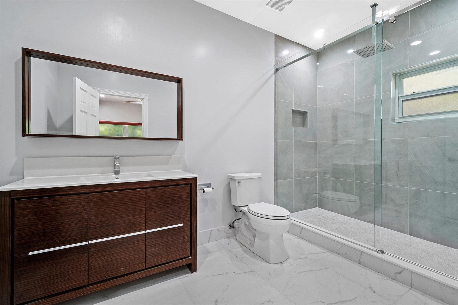 Guest Bathroom 2