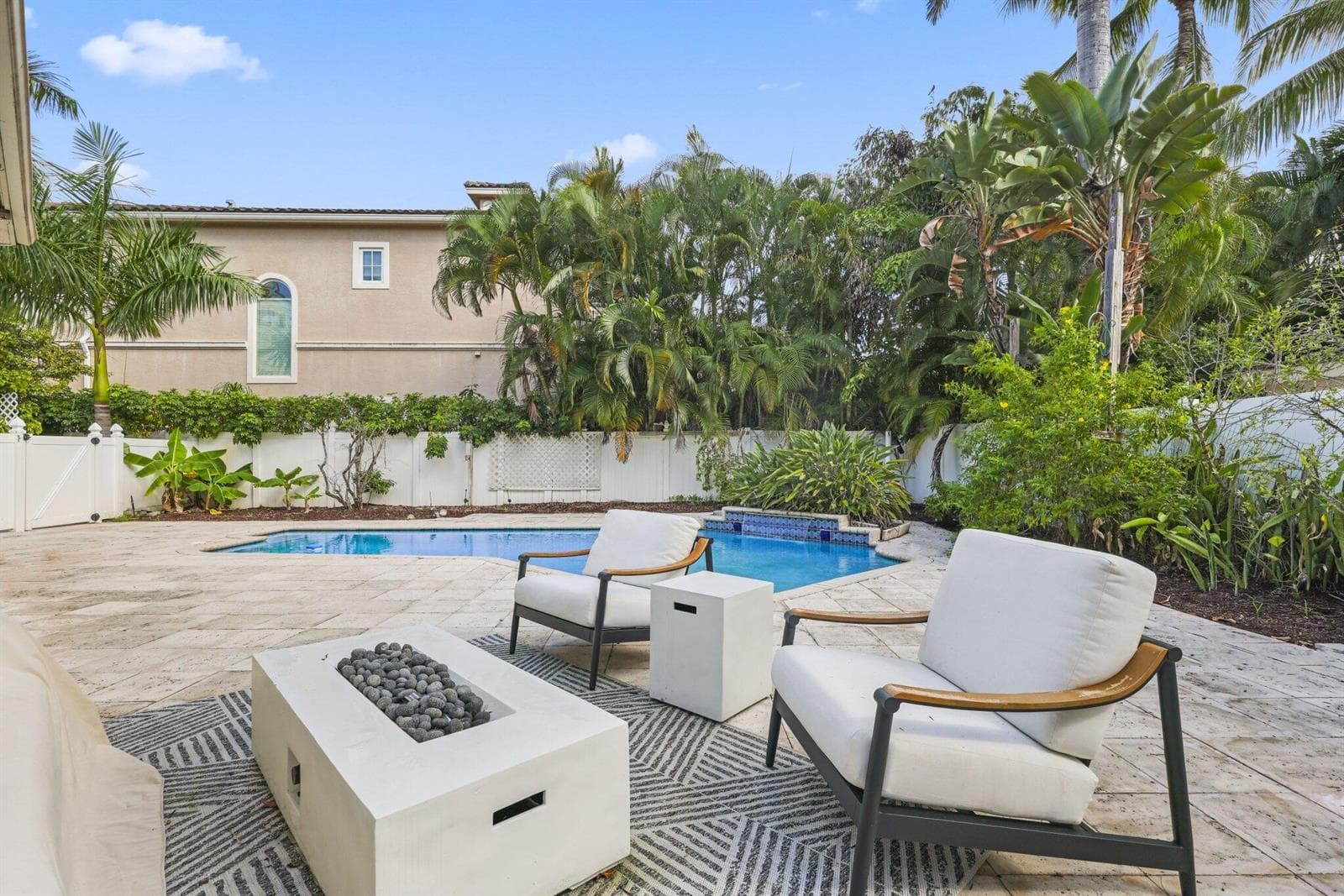 Spacious Pool Deck