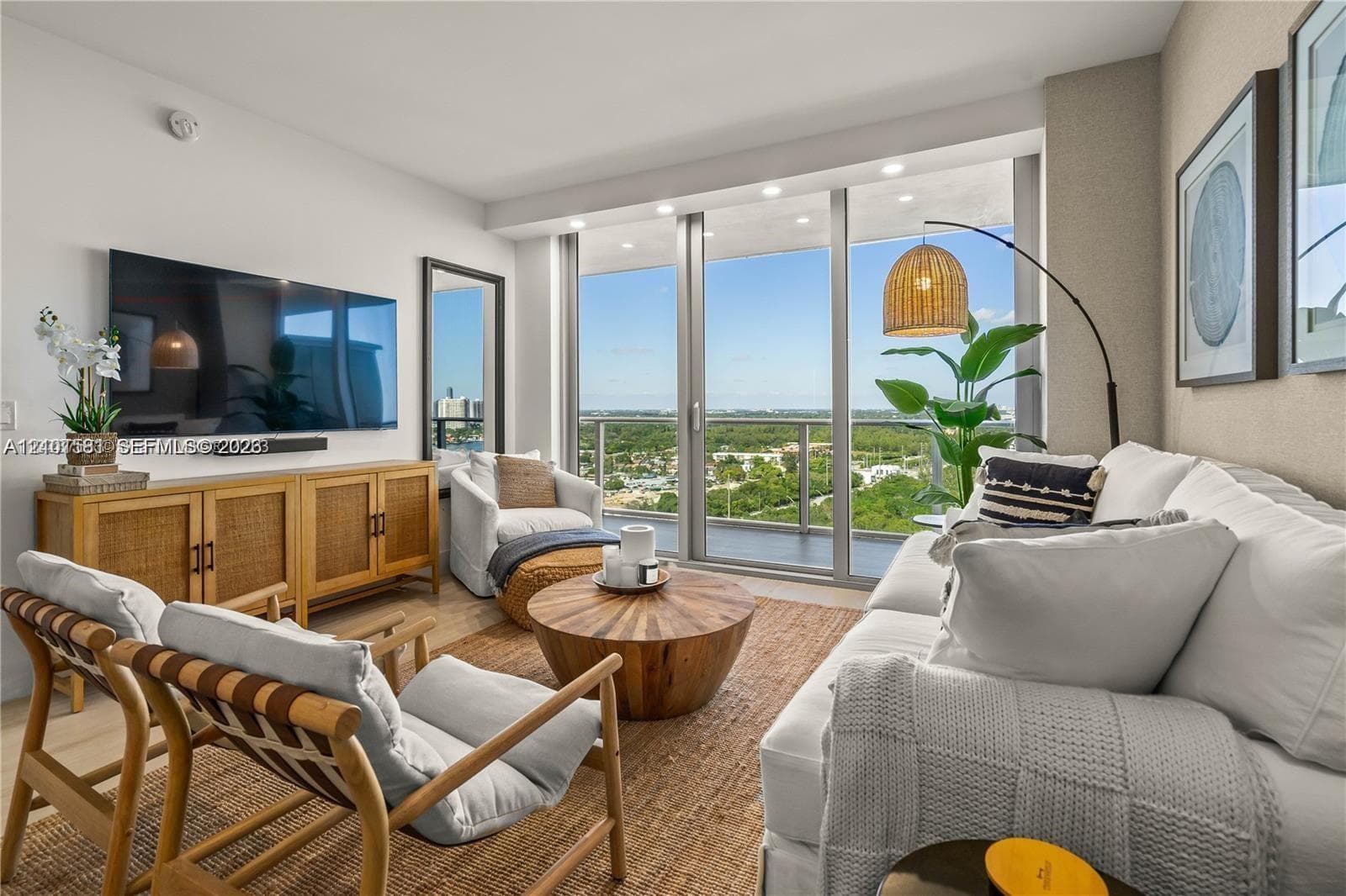 THE HARBOUR NORTH CONDO · #2406 in North Miami Beach - Photo 2