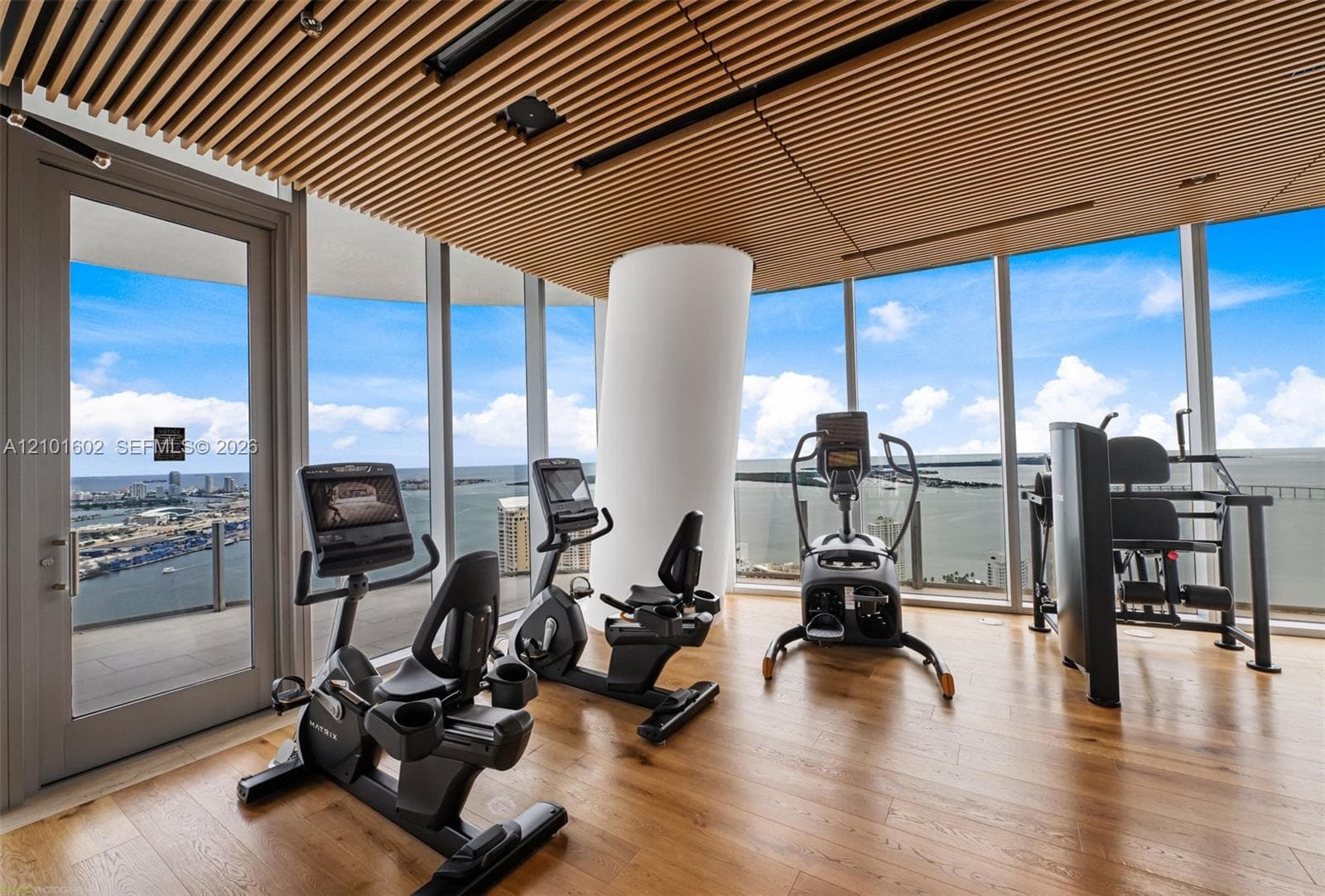 Aston Martin Residences · #1205C in Miami - Photo 32