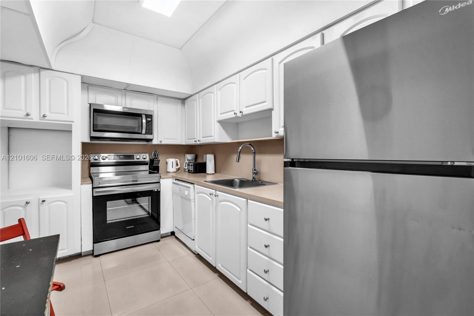 The Tides Condominium · #4S in Hollywood - Photo 17