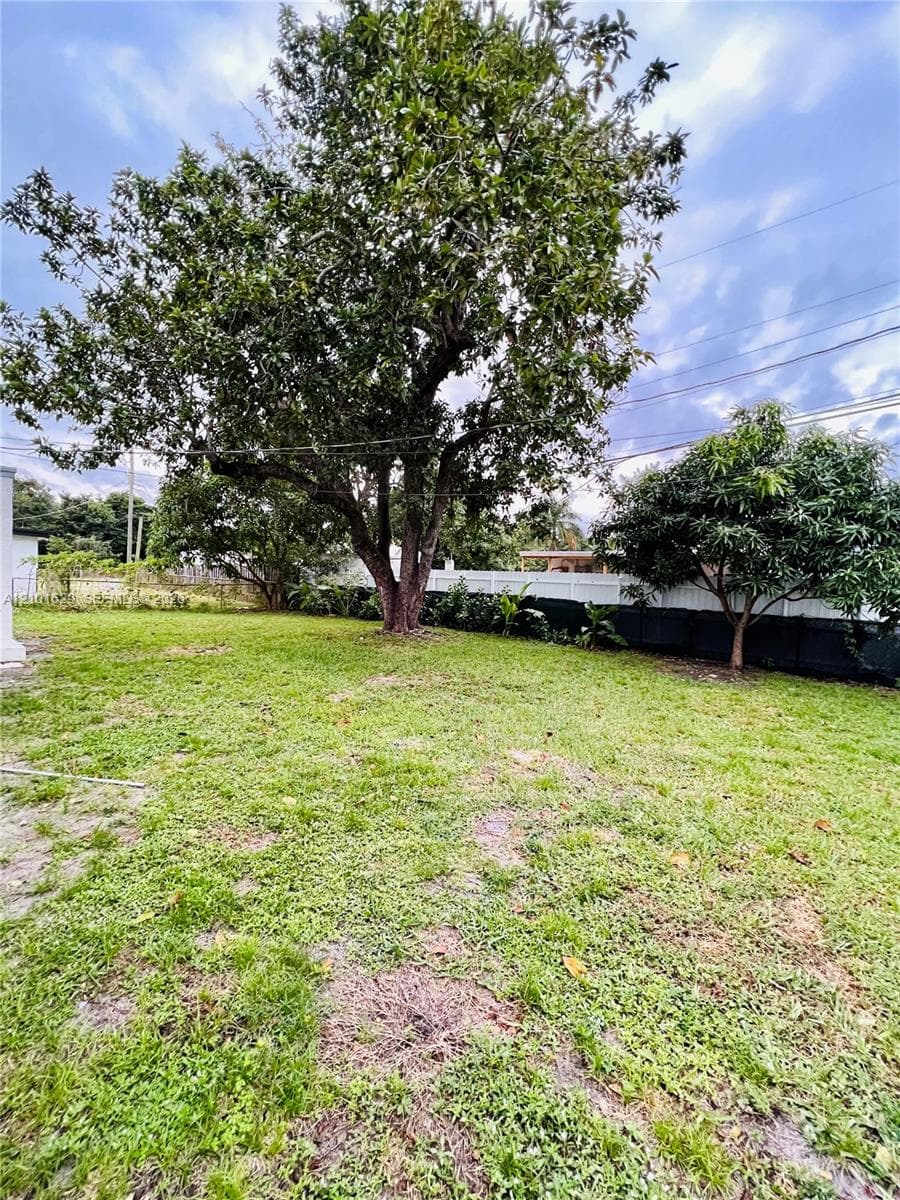 2335 W Bunche Park Dr photo 13