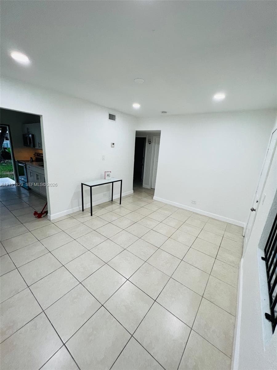 2335 W Bunche Park Dr photo 5