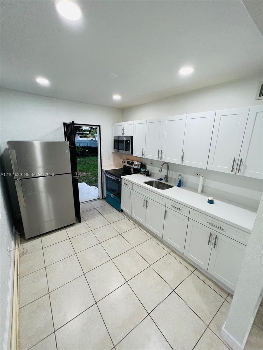2335 W Bunche Park Dr photo 4