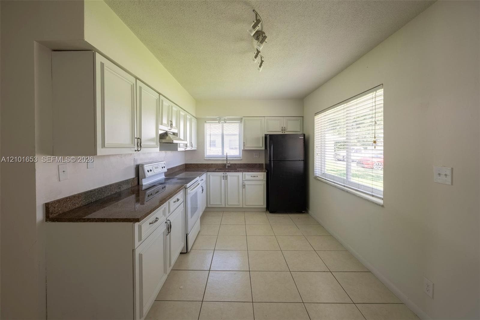 2981 NE 19th Ter #D photo 3