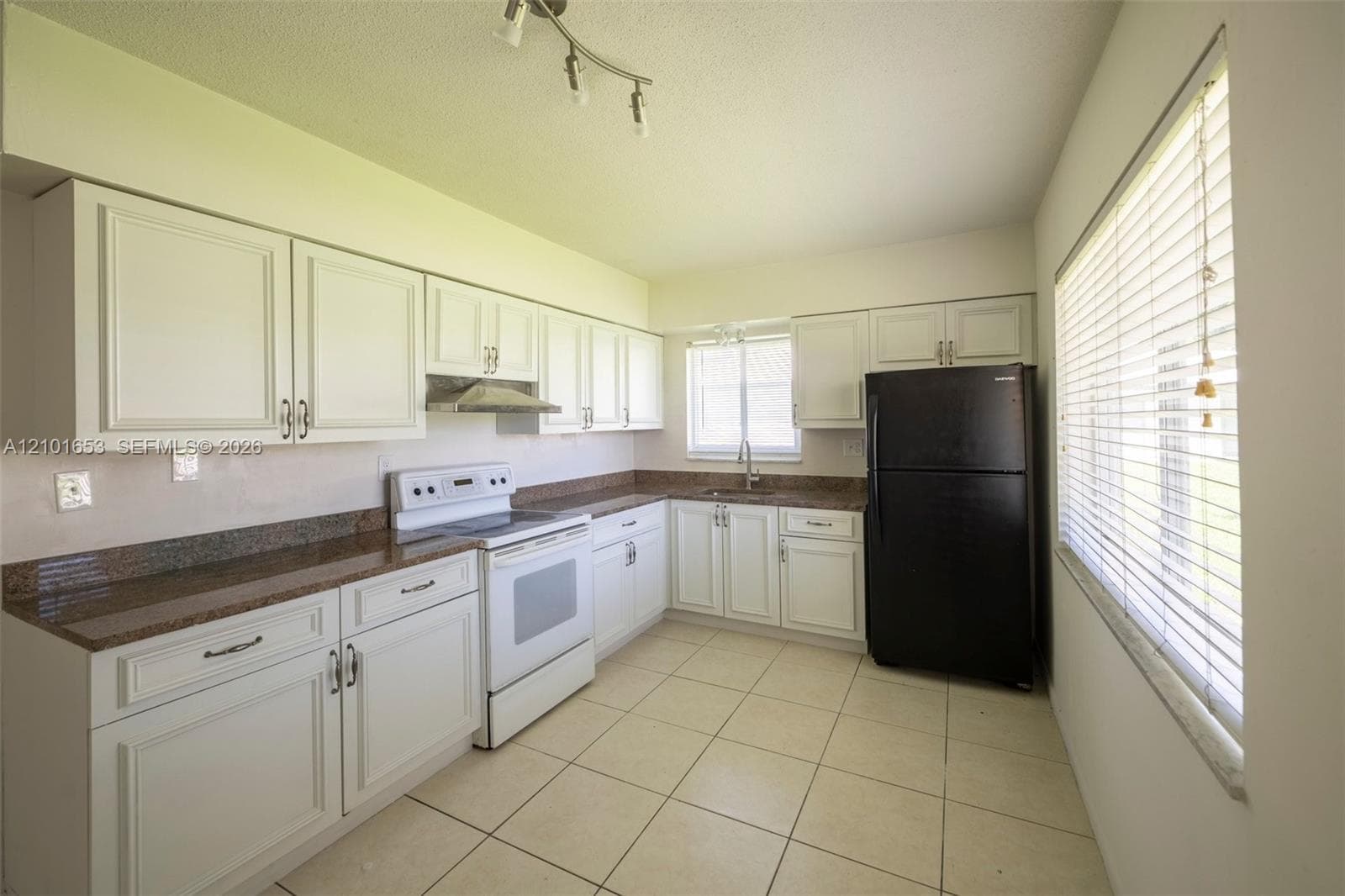 2981 NE 19th Ter #D photo 4