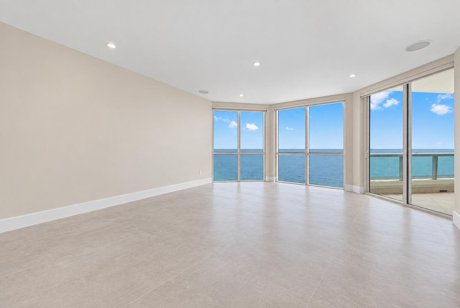Minimalist Oceanfront Coastal Condo Inte