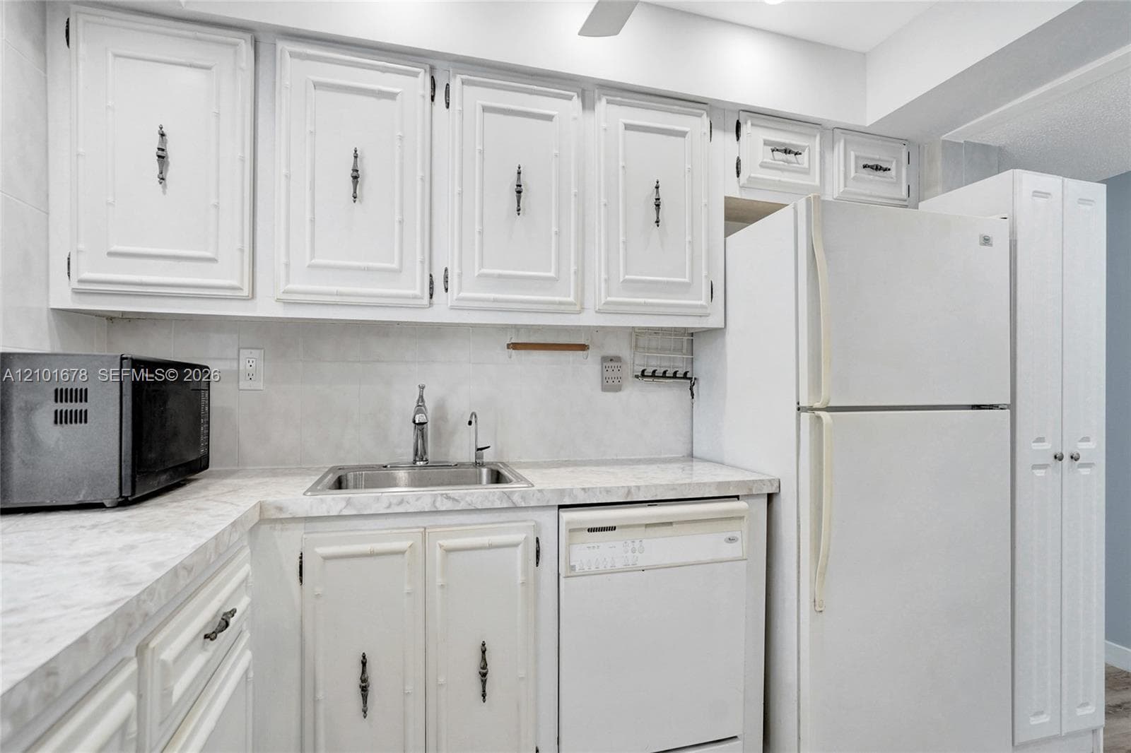 DESOTO PARK CONDO · #207 in Hallandale Beach - Photo 11