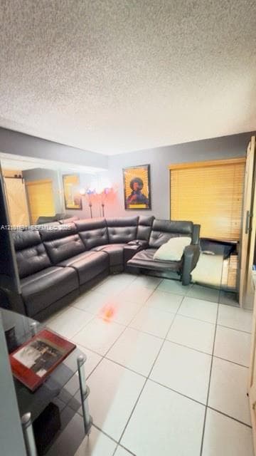 Large-format floor tiling and wall-to-wall mirrored paneling
