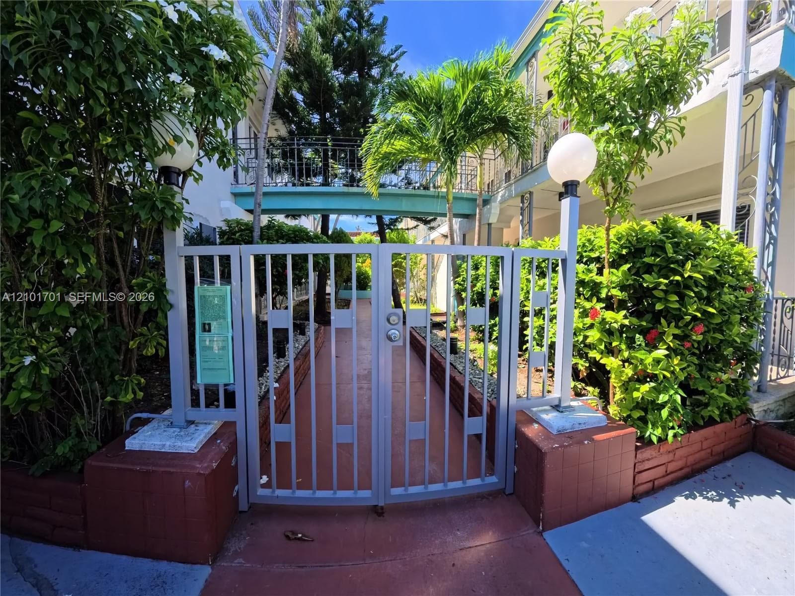BLUE SKY CONDO · #24 in Miami Beach - Photo 27