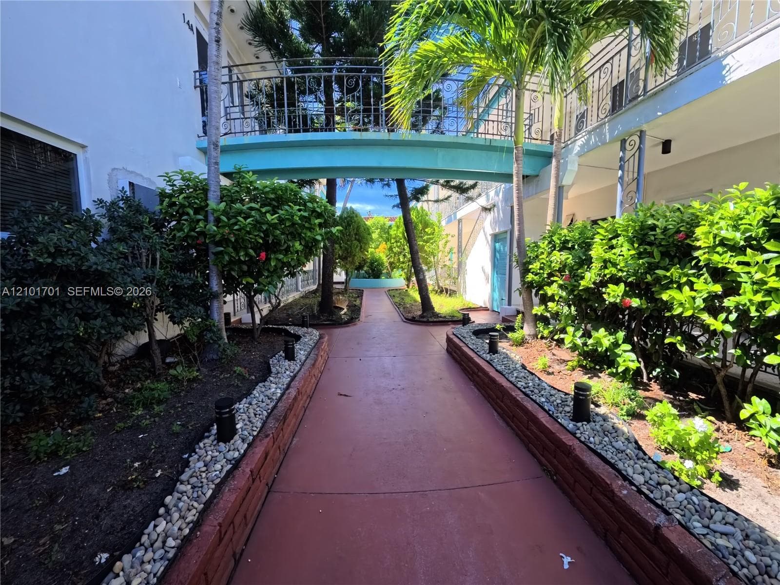 BLUE SKY CONDO · #24 in Miami Beach - Photo 26