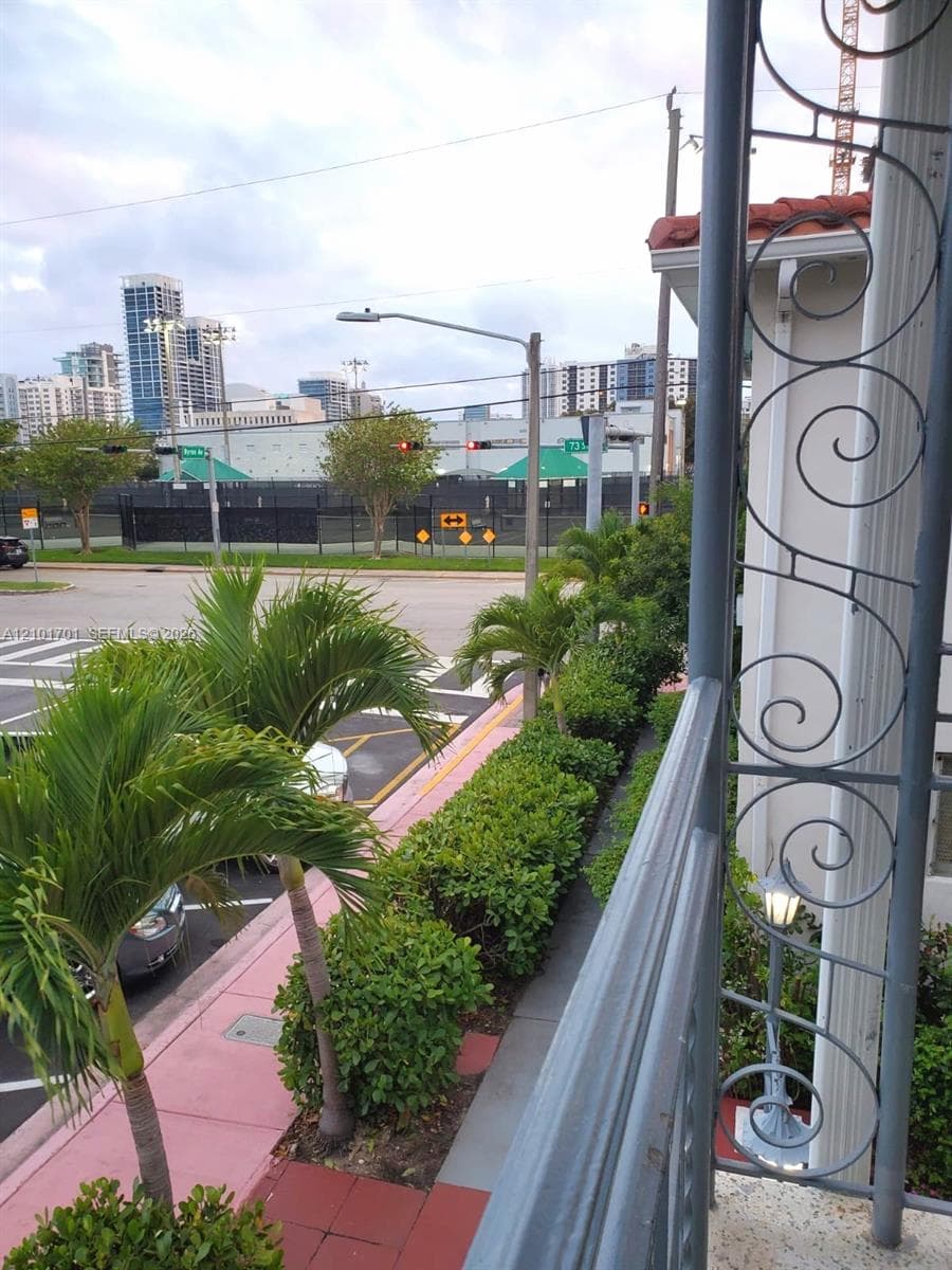 BLUE SKY CONDO · #24 in Miami Beach - Photo 3