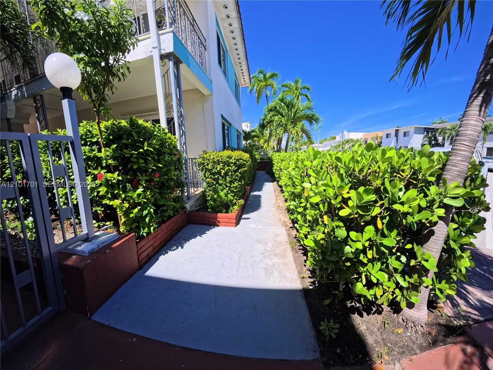 BLUE SKY CONDO · #24 in Miami Beach - Photo 28