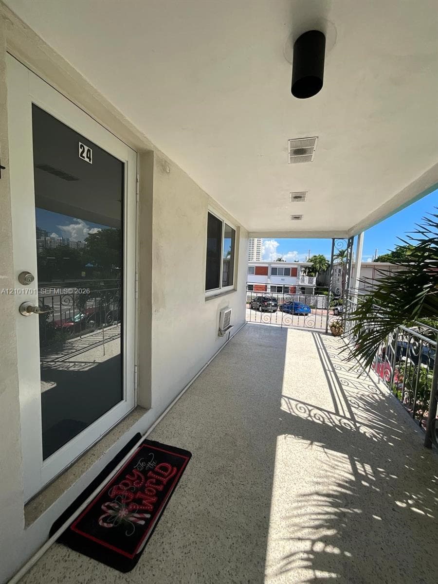 BLUE SKY CONDO · #24 in Miami Beach - Photo 48