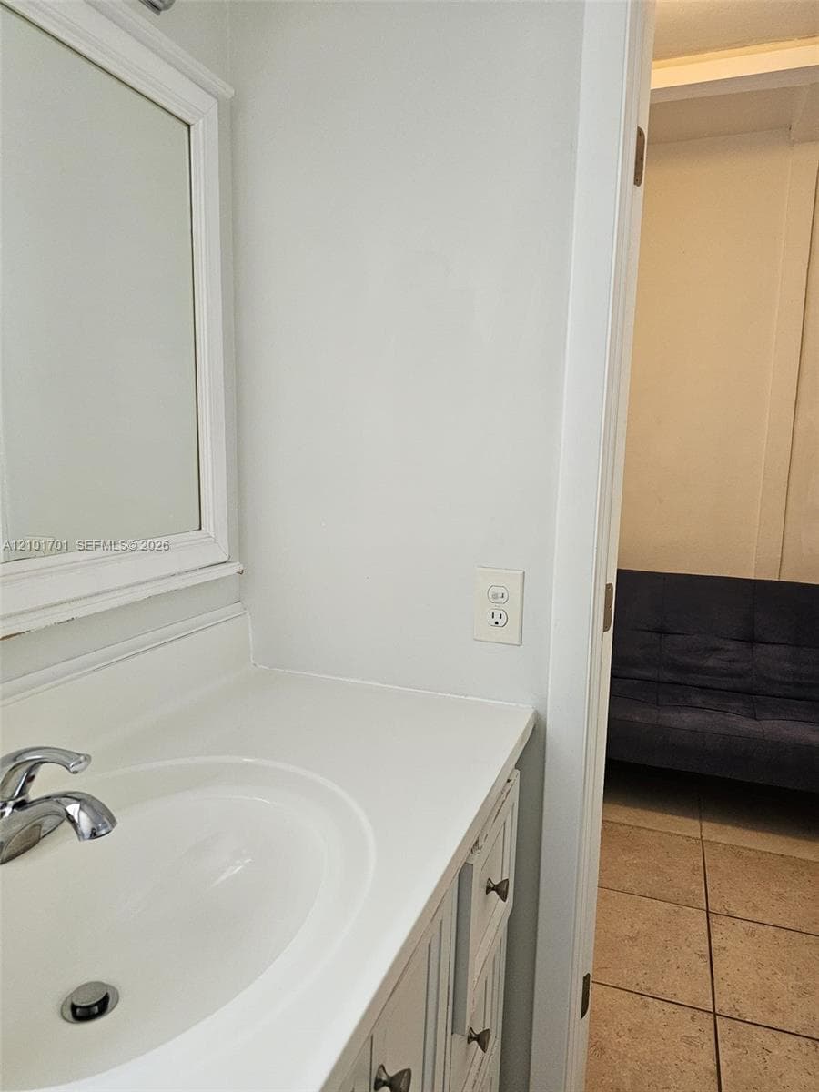 BLUE SKY CONDO · #24 in Miami Beach - Photo 35