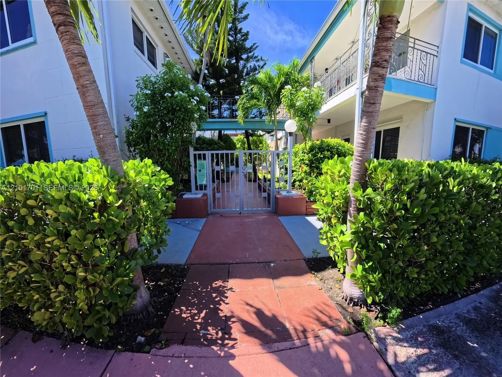 BLUE SKY CONDO · #24 in Miami Beach - Photo 29