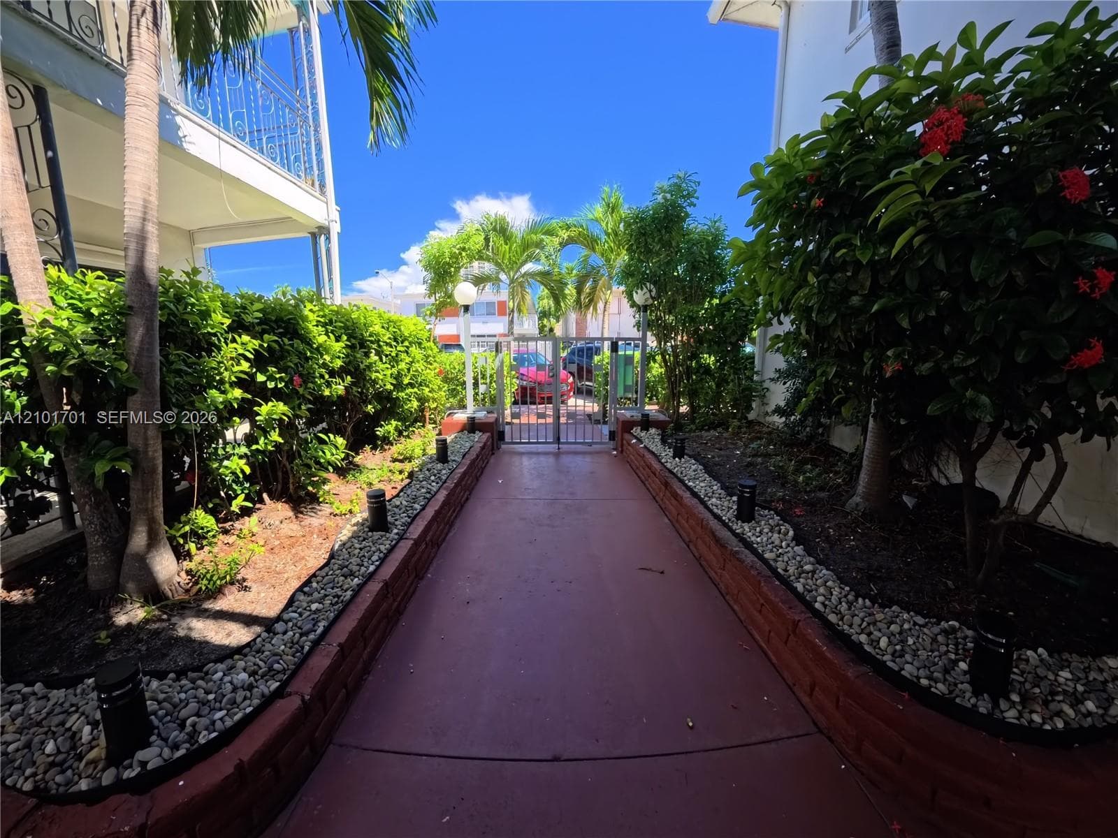 BLUE SKY CONDO · #24 in Miami Beach - Photo 25