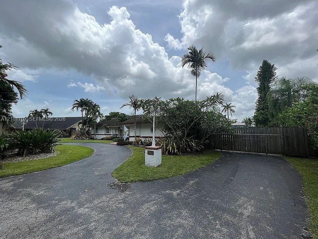 13250 N Calusa Club Dr photo 2