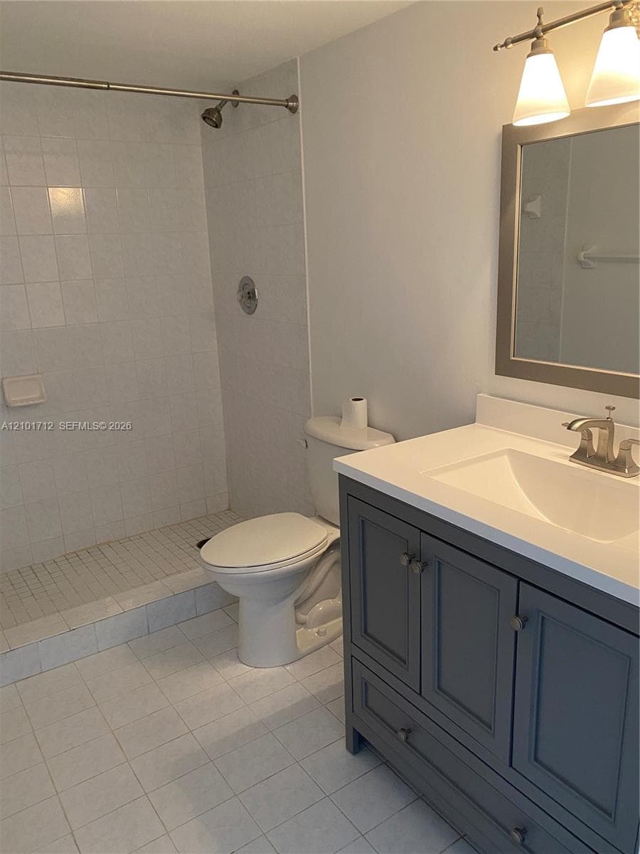 WEST BAY PLAZA CONDO · #407 in Miami Beach - Photo 13
