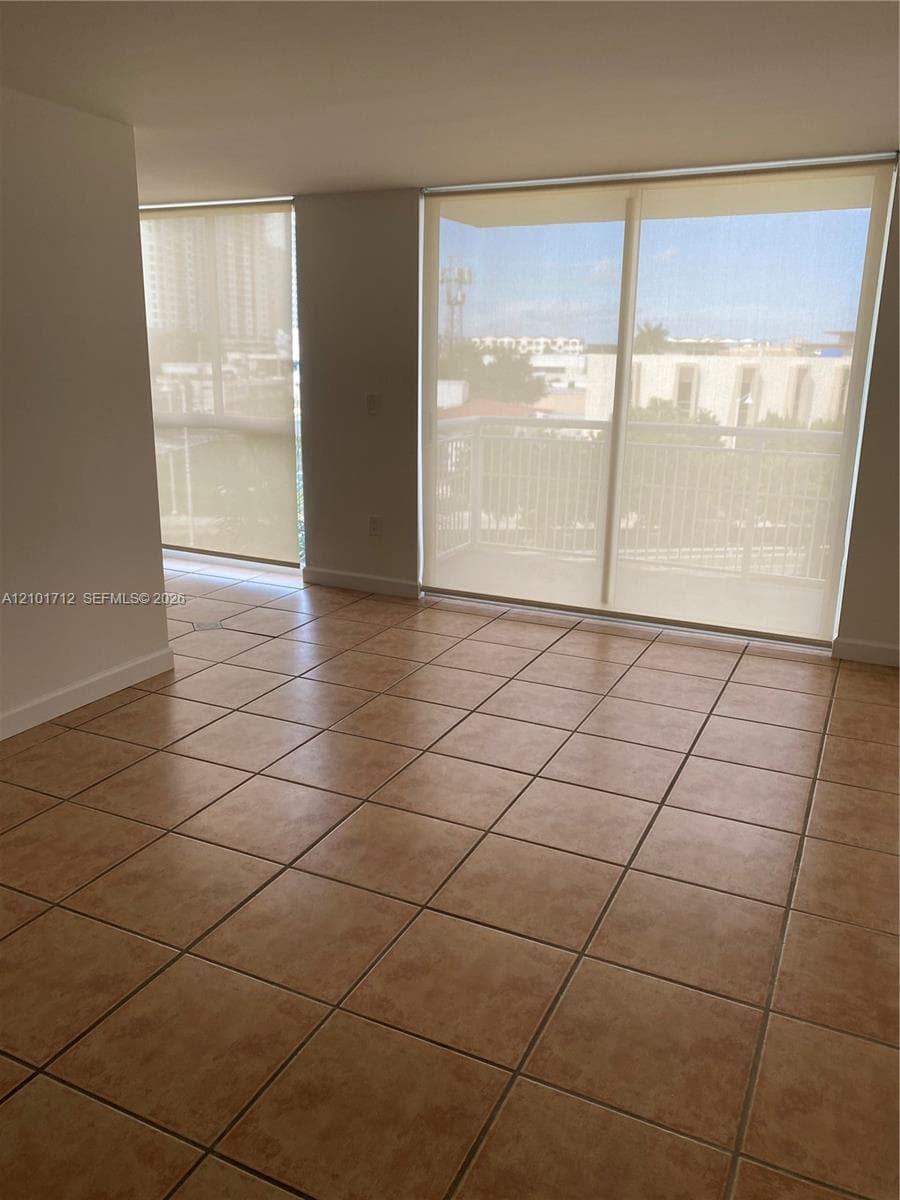 WEST BAY PLAZA CONDO · #407 in Miami Beach - Photo 3