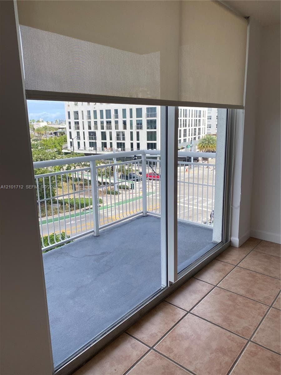 WEST BAY PLAZA CONDO · #407 in Miami Beach - Photo 5