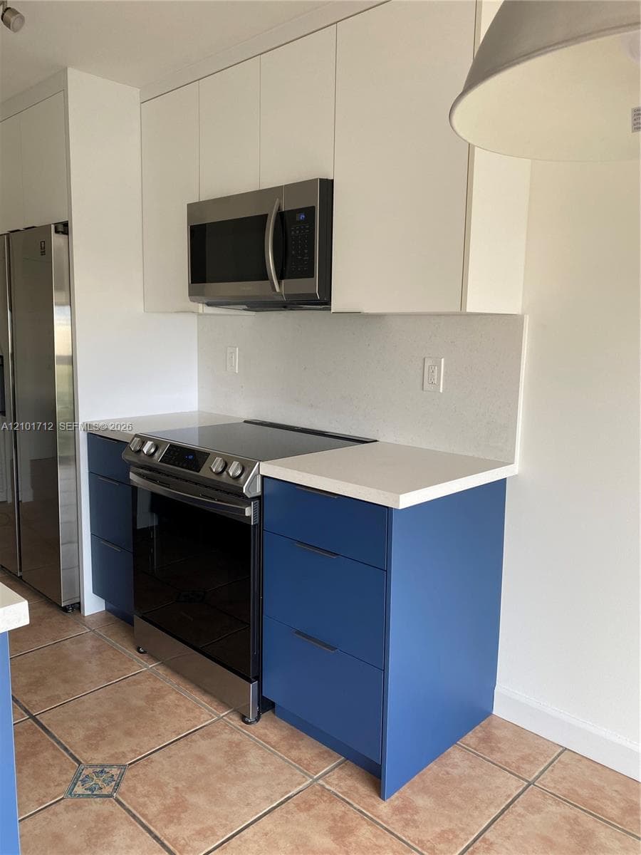 WEST BAY PLAZA CONDO · #407 in Miami Beach - Photo 10
