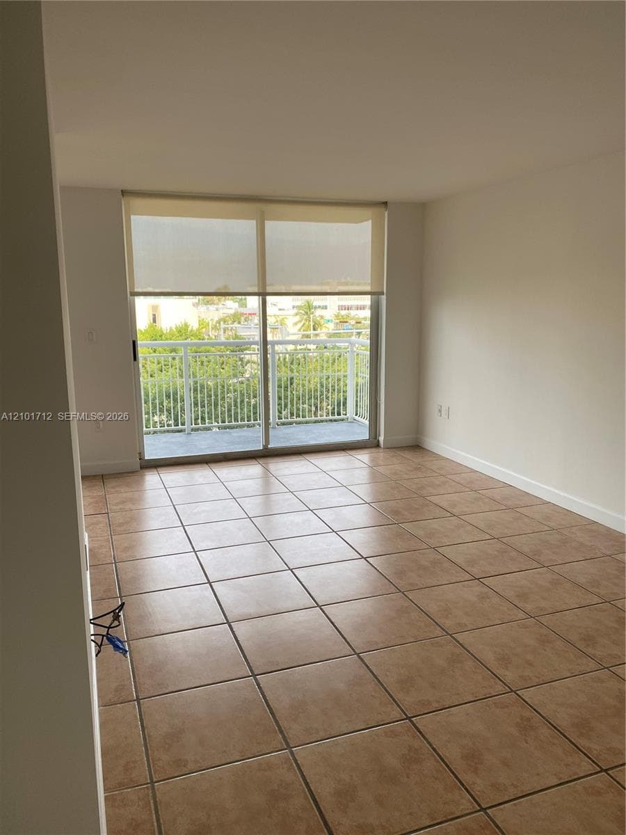 WEST BAY PLAZA CONDO · #407 in Miami Beach - Photo 4