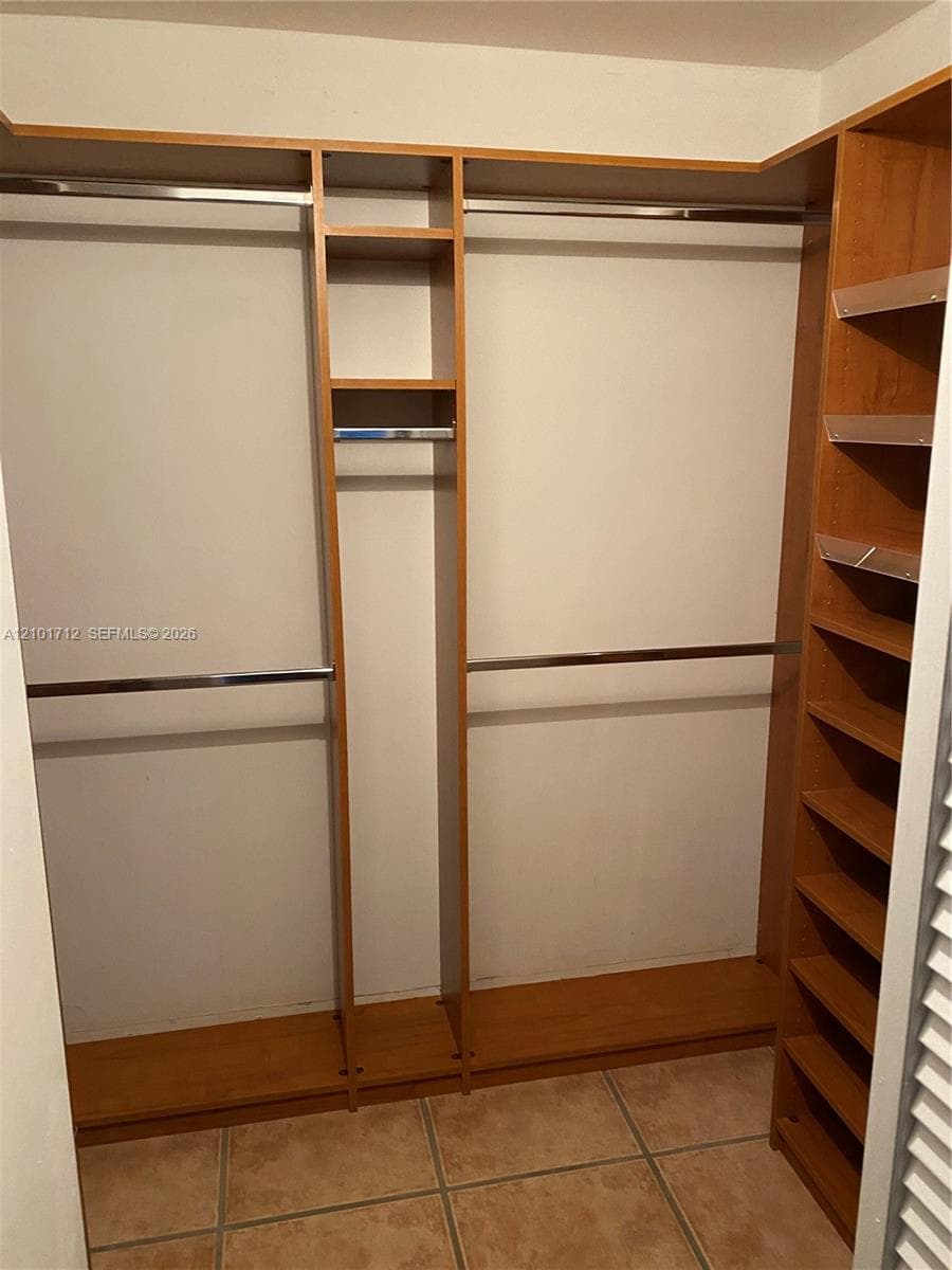 WEST BAY PLAZA CONDO · #407 in Miami Beach - Photo 8