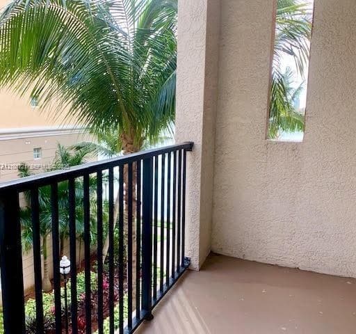 Porto Bellagio · #2402 in Sunny Isles Beach - Photo 1