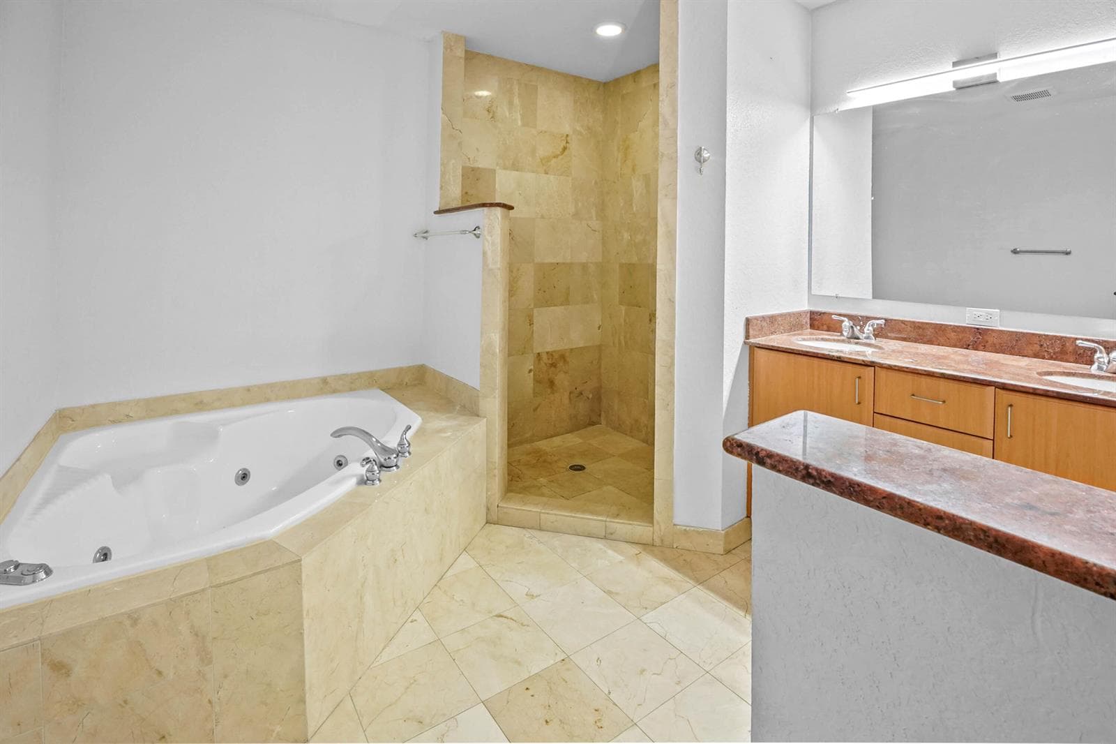 19 Bathroom 02