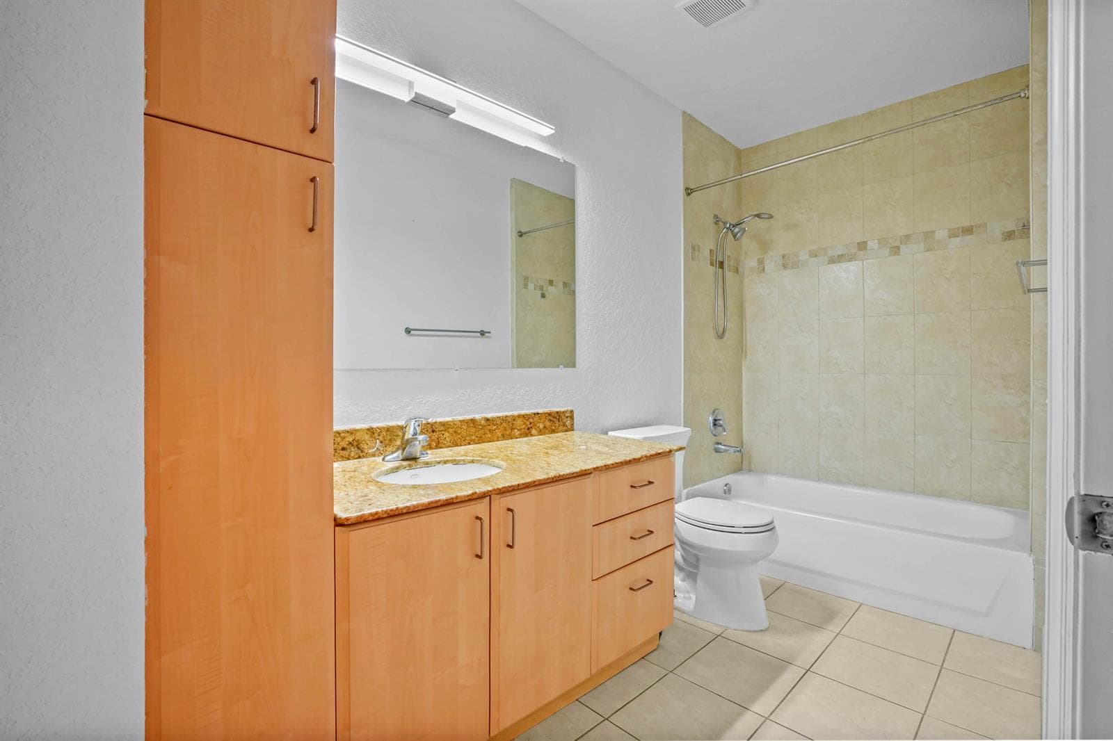 27 Bathroom 01