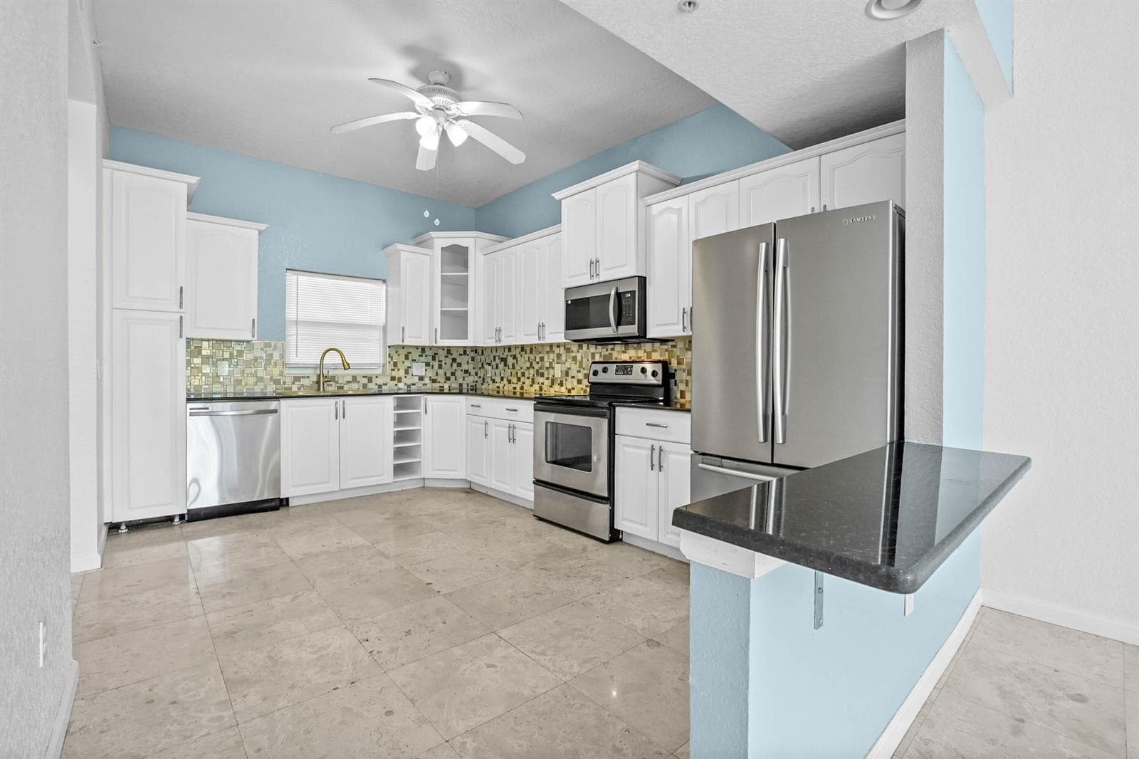 08 kitchen 01